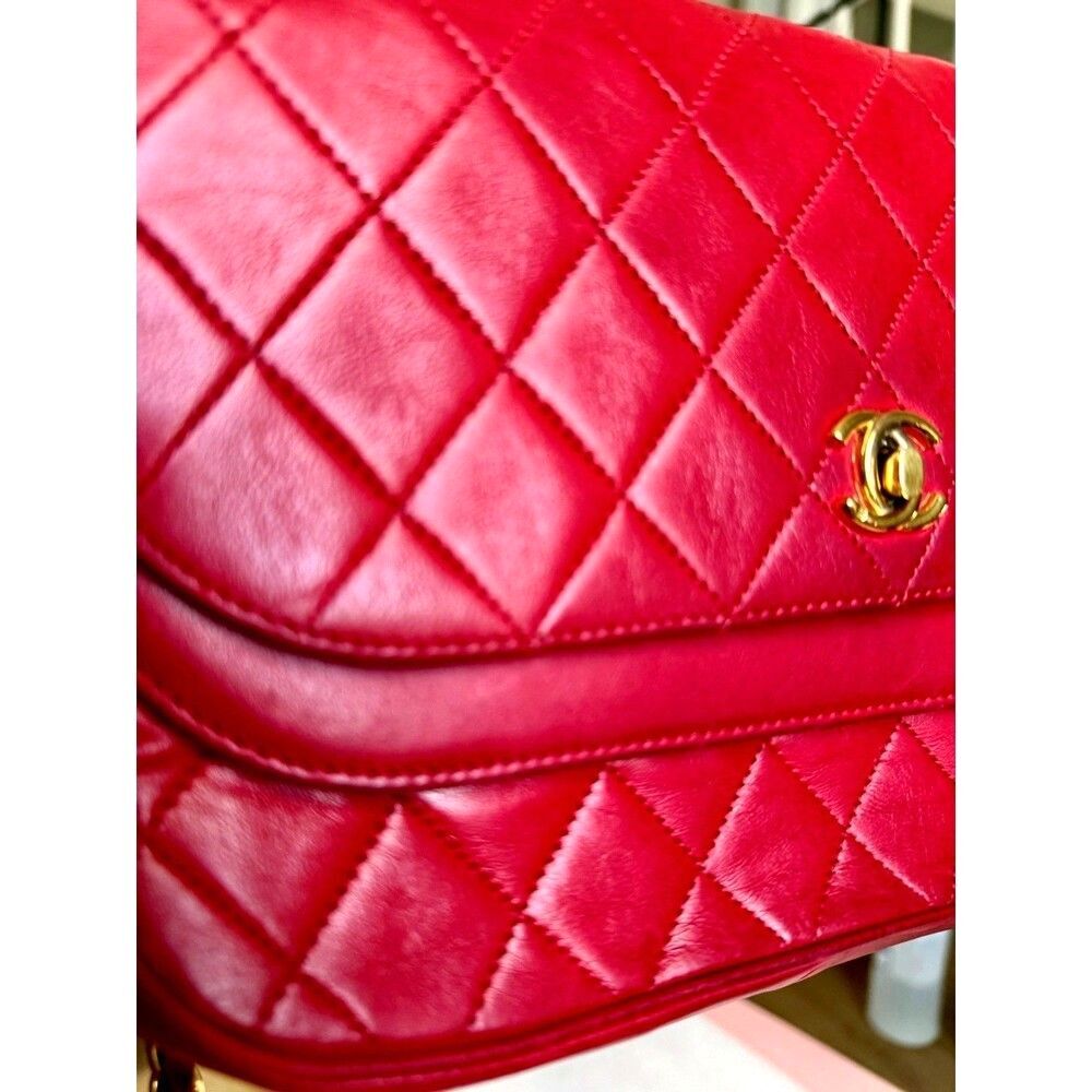 Vintage Chanel 1986 Red Lambskin Round Flap Bag 24K Gold Hardware Classic GHW - Picture 2 of 16